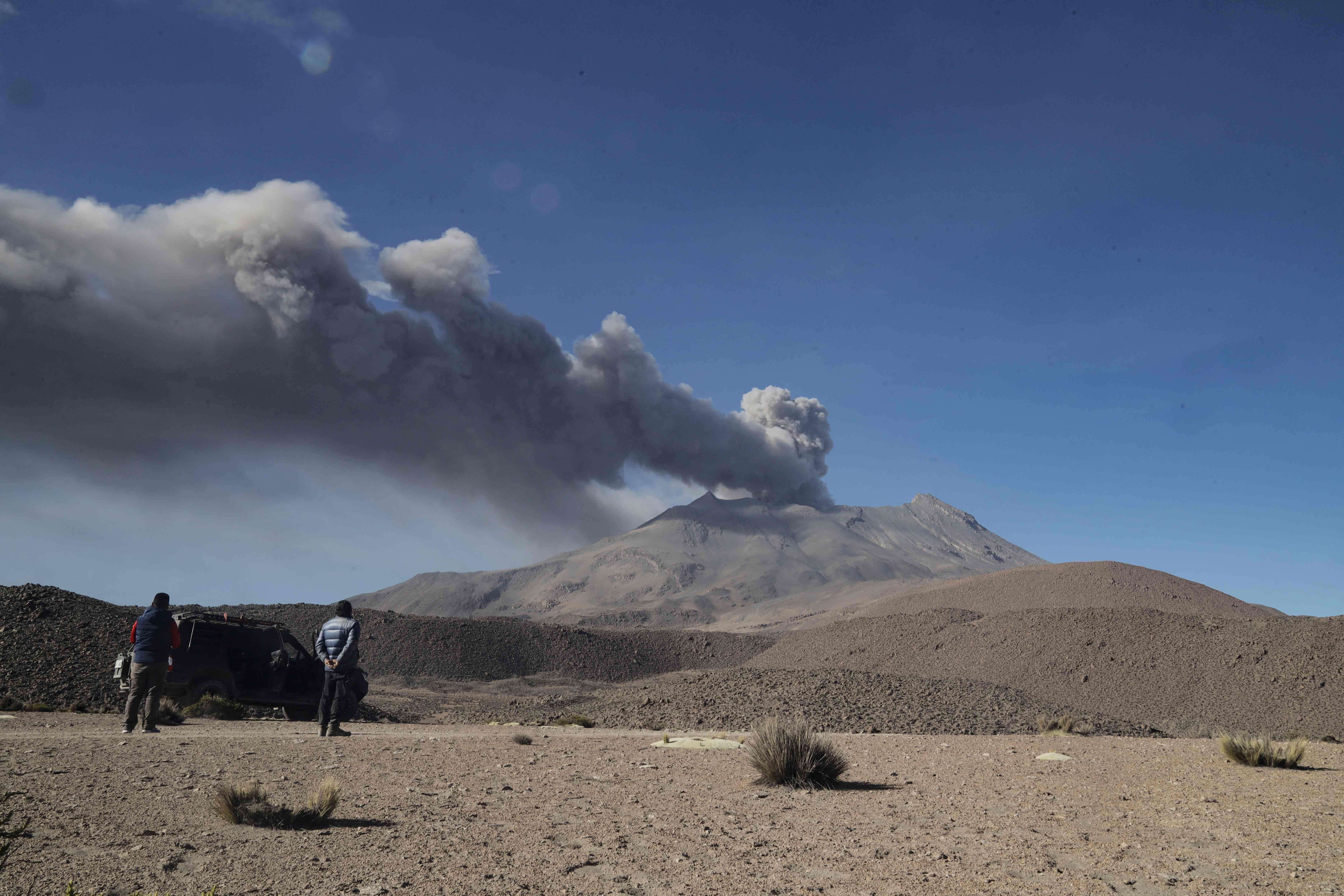 火山喷发　秘鲁南部多地实施60天紧急状态
