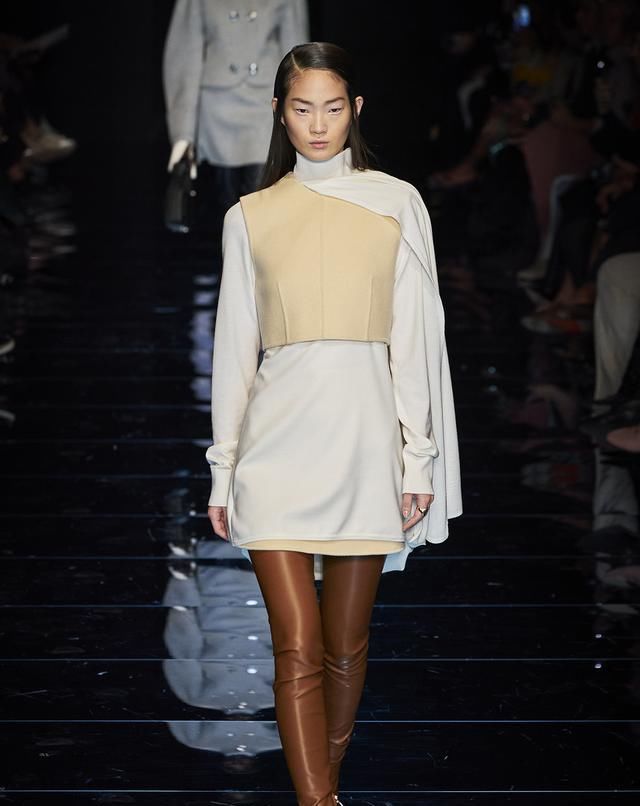  身姿|Sportmax展现女性妙曼身姿略带甜美感的剪裁与不对称美学打破刻板