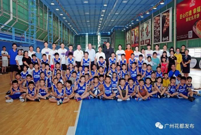 名将|【聚焦】篮球名将李楠现身花都,体育名片越擦越亮!