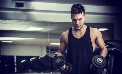  肌肉|健身只练肌肉可不行练好核心才是王道，4个哑铃动作强化你的核心