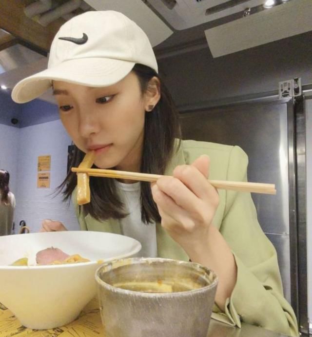  嫁入|仅交往两个月嫁入豪门，2年生了两个娃，如此“卖力”却惨遭离婚