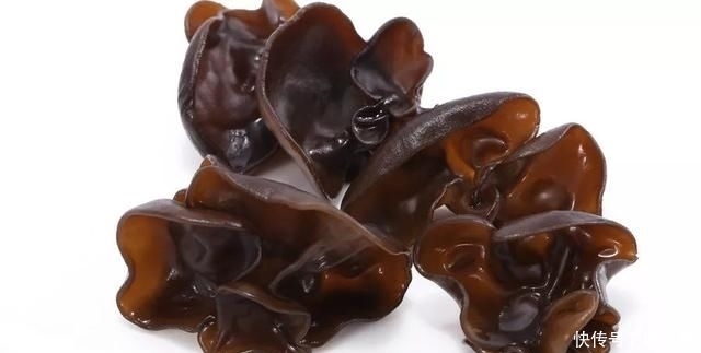 木耳|凉拌木耳,木耳先焯水就错了,难怪不脆不入味,大厨:这样做才对