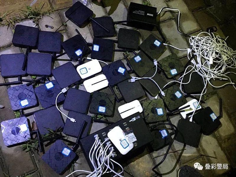  窝点|【打击一线】小心新型诈骗！民警一锅端涉嫌诈骗窝点，缴获30余部作案工具