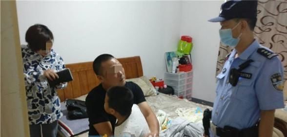  哭泣|济南一保安半夜小区巡逻发现5岁男童在哭泣......