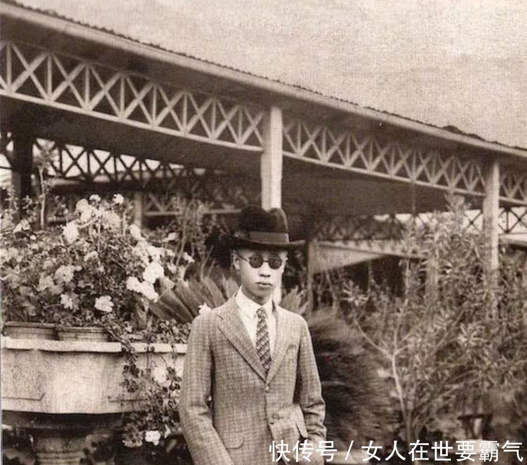 参观|罕见老照片图1鲁迅年轻时的新潮发型,图5年老溥仪回顾宫参观!