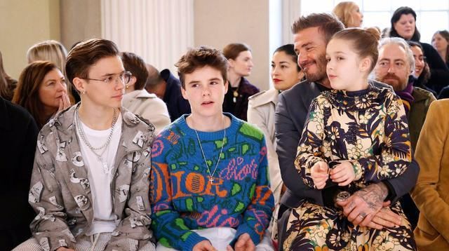  成熟|贝嫂晒小七穿热带印花裙美照，却被指责太成熟，让她丢了纯真感