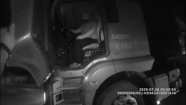  偷偷|超载103.55%“百吨王”偷偷上路