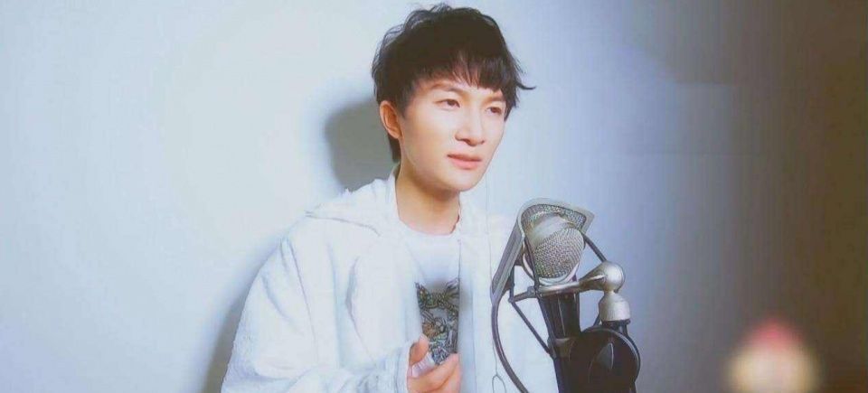 走出|周深走出家门首战告捷,而蔡程昱的反向神预言,让周深气到黑脸