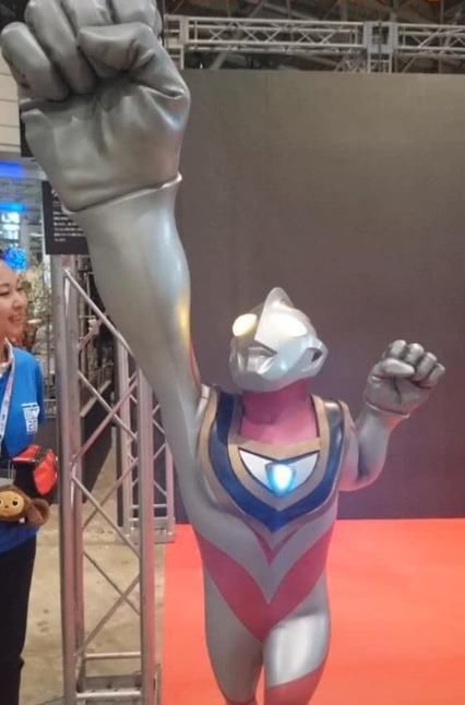  变身|奥特曼：为何变身的时候拳头都比身子大？圆谷：你们不懂