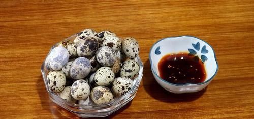 鹌鹑蛋|鹌鹑蛋别光卤着吃了，教你一种新做法，一口一个，一大盘不够吃