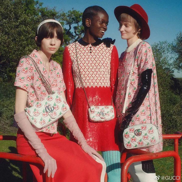  争霸|壹周潮话题 | 八月第一周：白玉兰气质争霸&杨幂热巴的长腿狙击