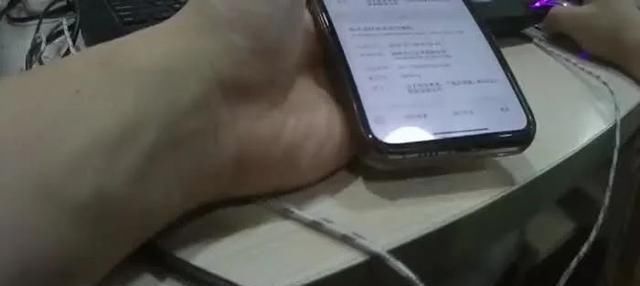  老爸|13岁“学霸”一个月偷刷老爸微信9万元，居然买了一堆草