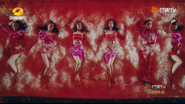  黄圣依|《乘风破浪的姐姐》复活团队战，张艺兴视频助力，白冰黄圣依止步