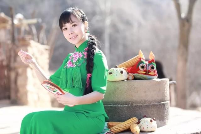  国家一级|国家一级演员王二妮：因买不起房，回到农村种田生活，现在放羊带娃是日常