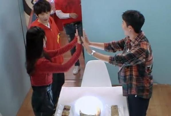  天天向上|赵丽颖与王一博共喝一碗汤引热议，网友调侃：冯绍峰不会吃醋吗？