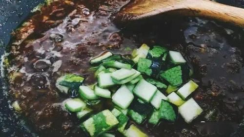  西瓜皮|西瓜皮才不Low！6种吃法吃出风格吃出水平，今年夏天不许再乱扔