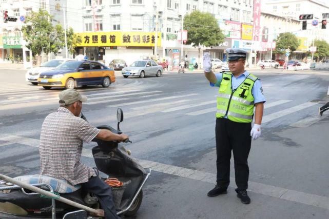  非机动车|自行车等非机动车路口应该怎么左拐？