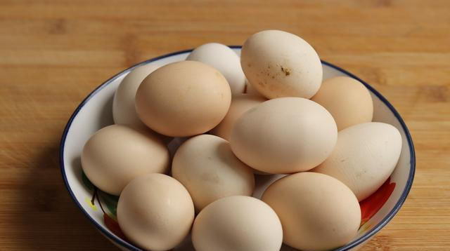  箱里面|鸡蛋不要放冰箱，教你保存小妙招，放三个月都不坏，省钱又实用