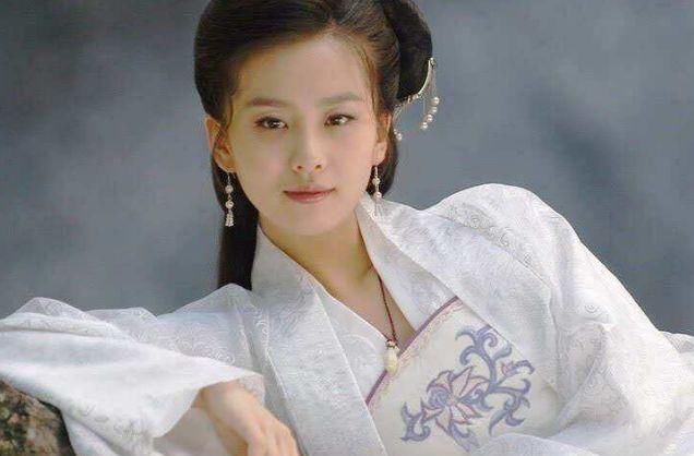  娱乐圈|经典古装造型：赵丽颖杨紫杨幂刘亦菲刘诗诗唐嫣，谁最仙气飘飘？