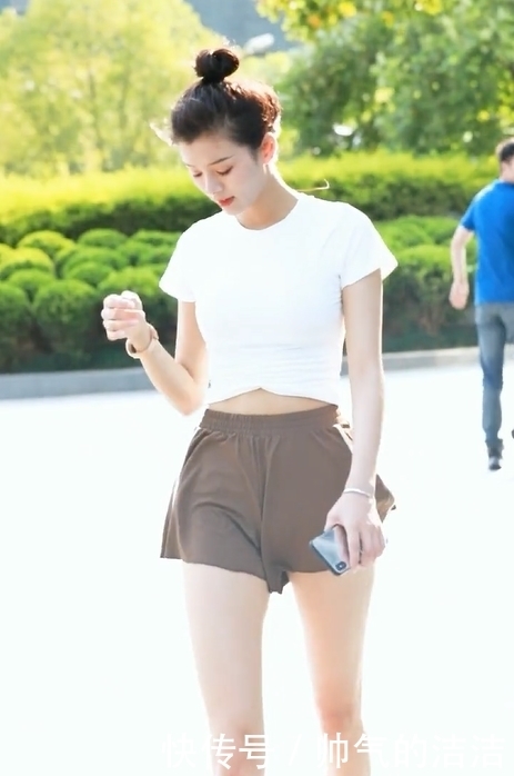 养不起|大哥别看了，没钱可养不起她