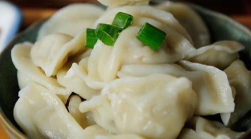 增香|调饺子馅时,别只会用葱增香!多加2味,肉馅喷香,又软嫩多汁