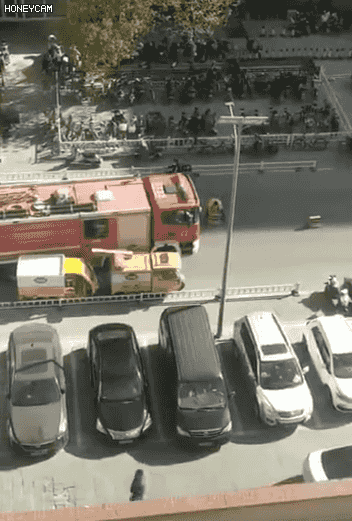 小哥|“阿sir骑我的车吧!”外卖小哥目击追捕犯人主动将车借给民警