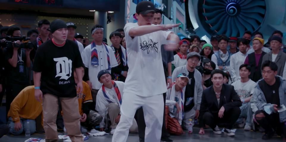  毛巾|六岁的街舞高手太过亮眼，王一博为什么不给毛巾？网友：竞技比赛要求太高了
