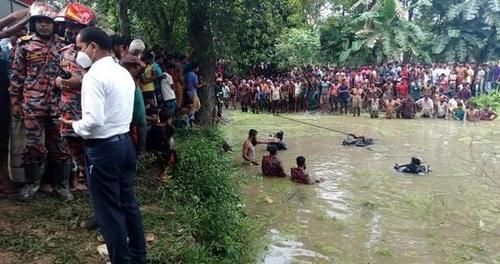 纳祖尔|一家八口乘车参加亲戚葬礼,半路出车祸全部丧命