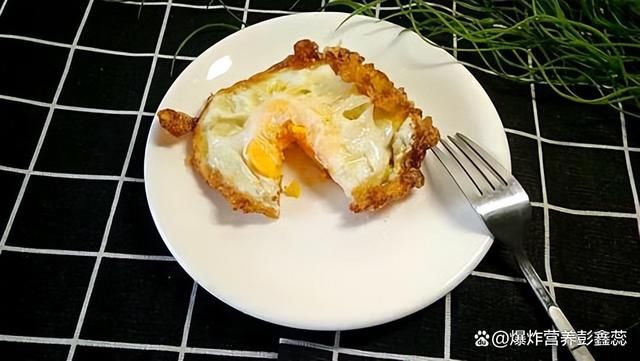 早餐为何不能吃小米粥(早餐不能再吃小米粥了？提醒：除了小米粥，还有这3种食物)