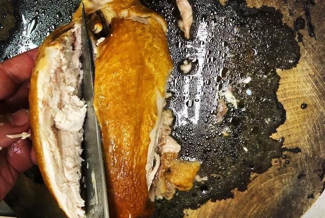  做法|买了很多年，现在才知道，熏鸡做法超简单，在家做干净又放心