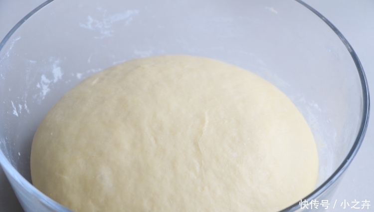 好吃|面粉里加2个鸡蛋，不用蒸不用炸，健康好吃，女儿一口一个停不了