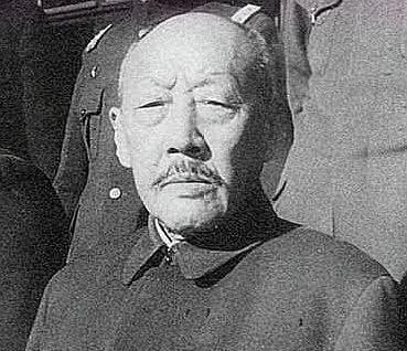 张学良|此人跪在张作霖坟前，痛哭流涕，说了4个字，字字扎心！