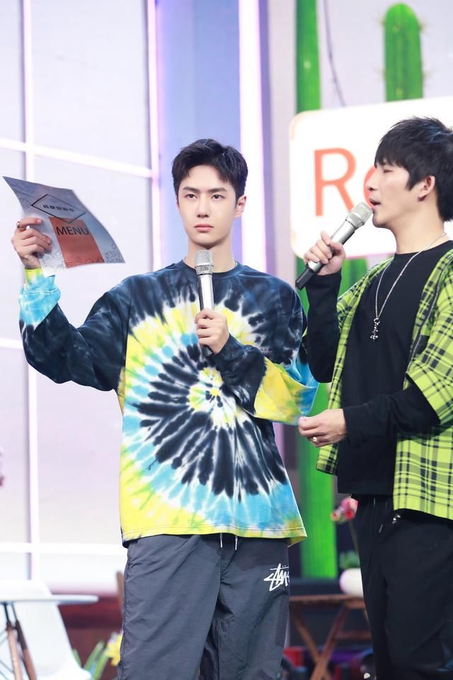 剧照|200816 官豹发布王一博《天天向上》剧照 一起领略城市新味道