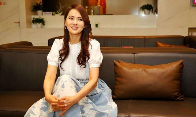  全职|伊能静参加很多综艺节目，为什么当过全职妈妈的女人会疯狂工作