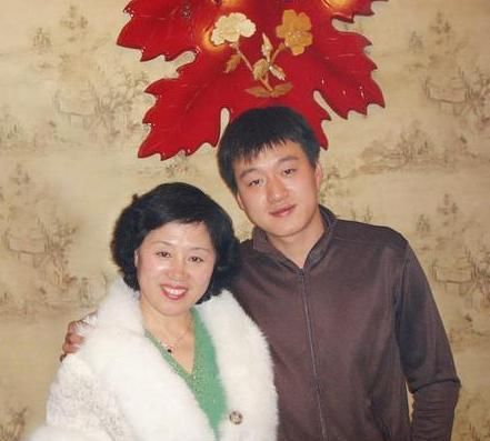  父亲|佟大为用20年唤醒植物人父亲，与关悦一起承担生活的重担