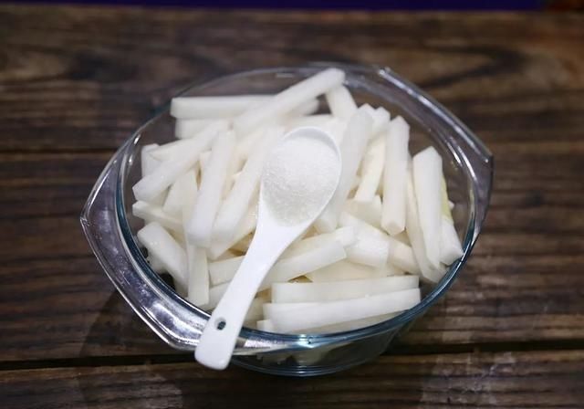  酱汁|爽口萝卜条，腌上一罐，下粥神器！