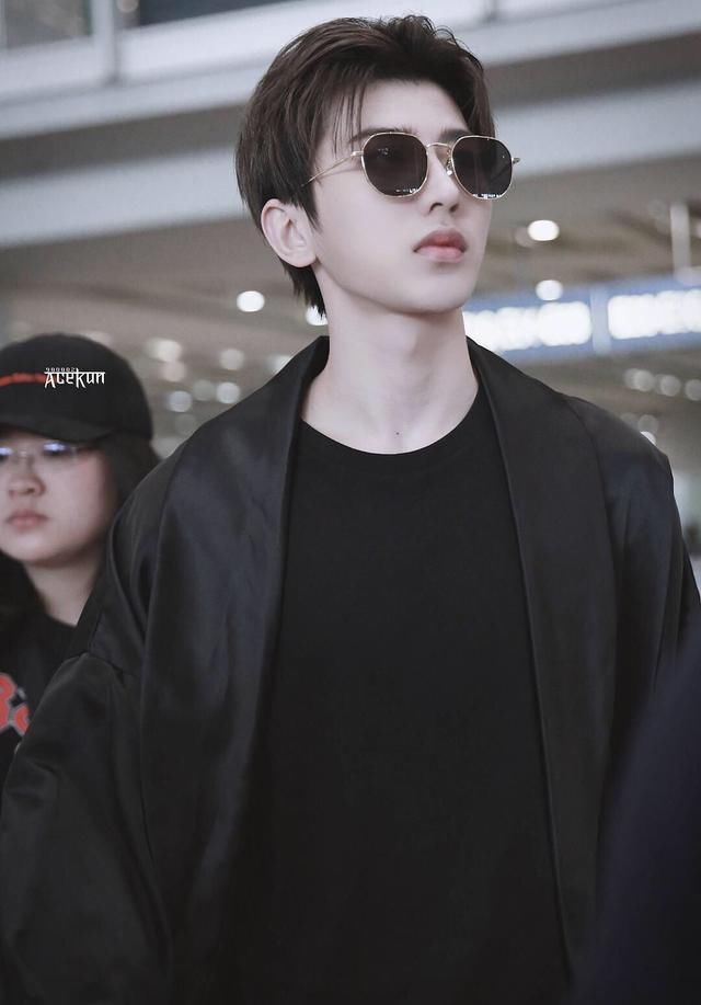  连放|《跑男8》节目组对蔡徐坤太照顾？先导片连放他4首歌，baby还会唱