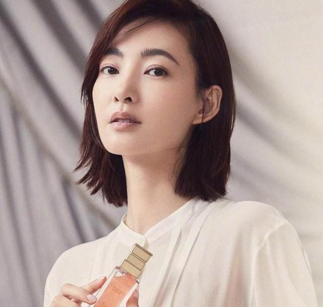  乘风破浪|《乘风破浪的姐姐》第三次公演王丽坤离开，成为观众的“意难平”