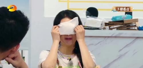  飞行|黄晓明暂退《中餐厅》，赵丽颖接棒压力大当众痛哭，首位飞行嘉宾亮相