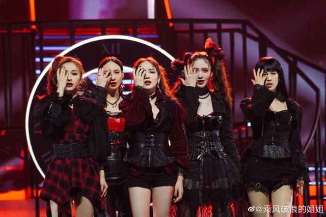  小组|《浪姐》孟佳淘汰成意难平！张萌扬言要把她捧红，黄圣依成功让观众改观