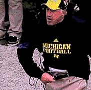 汉堡|搞笑GIF:精致女孩是这样吃汉堡的?