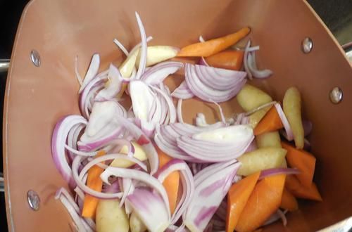  蔬菜高汤|炖排骨时，有人先焯水，有人直接炖，大厨：都不对，教你正确做法