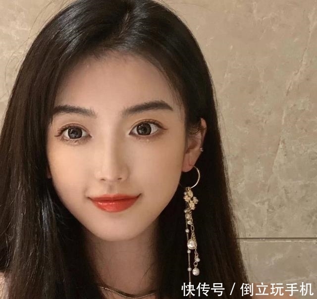  眉峰|“一字眉”不受宠了，今年流行的是“漫画眉”，明星潮人都在画