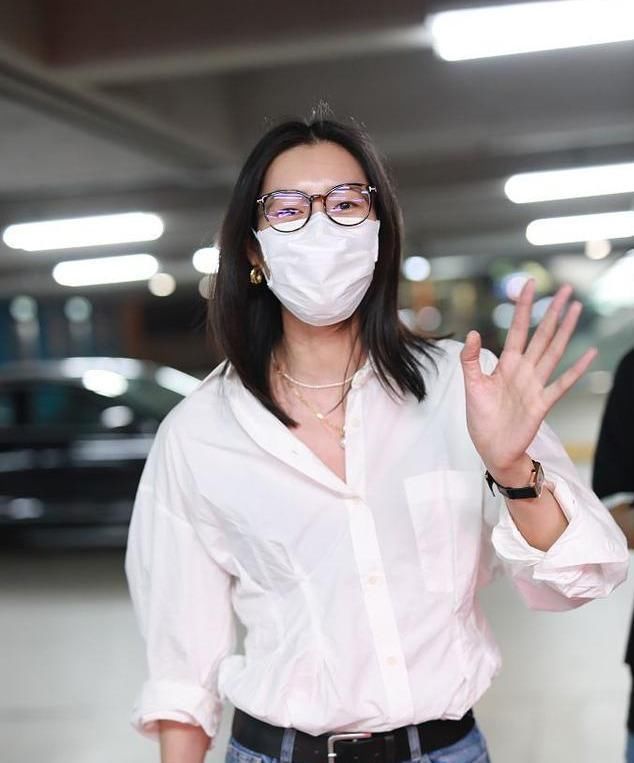 老爸|刘雯的美真特别,穿一身“老爸风+珍珠”,又飒又时髦谁也比不过