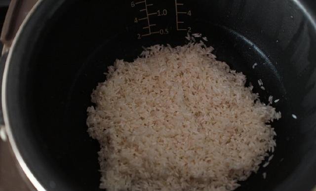  爱吃|不想炒菜，将饭菜直接一锅煮，没想到老公爱吃的不行，连吃三大碗