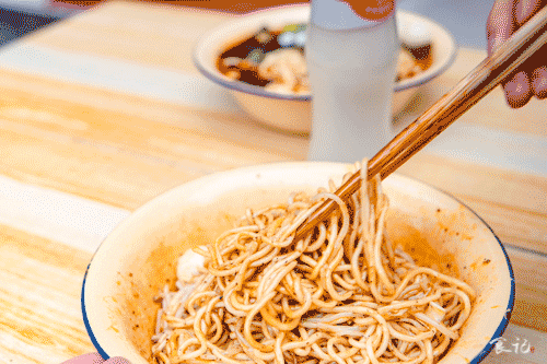 打包|天呐!让人专程驱车上百公里来打包的炸酱面,竟在襄城藏了24年!