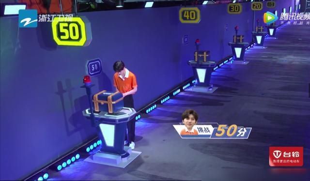  担当|《奔跑吧》蔡徐坤颜值与力量双担当，年轻就是好，大黑牛老了！