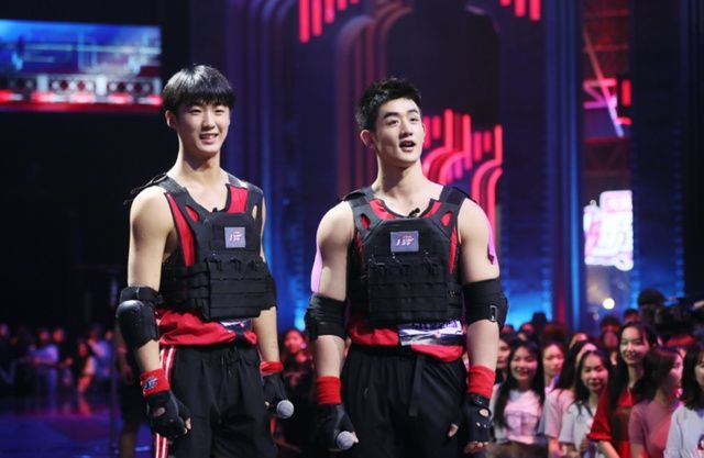 战火|《运动吧少年》战火再起!少年组队高空对抗,赵俊凯获张继科力赞