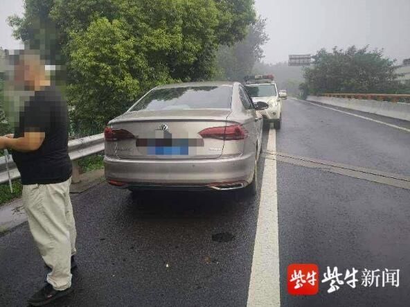  八卦洲|为省过桥费，男子驾车高速公路匝道逆行