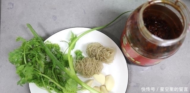 柔嫩|三伏天没胃口?吃1碗鸭血粉丝汤,咸鲜柔嫩开胃,从里到外的畅快